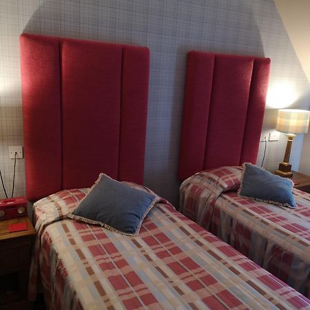 The Commercial Hotel Tarland Room photo
